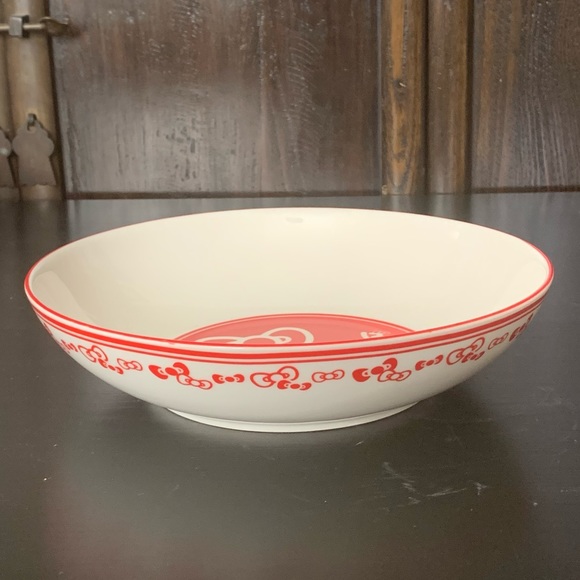 Hello Kitty 9” Ceramic Dinner Bowl Red & White Bows Japanese Letters - Picture 4 of 11